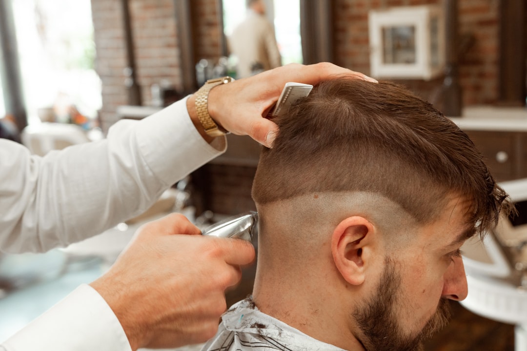 Haarschnitt-Szene im Salon Haargefühl